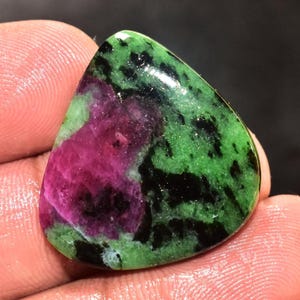 Ruby Zoisite Cabochon / High Quality Ruby Zoisite Gemstone / Freeform Shape / 36.70 Ct. / 28x27x4 mm. / Loose Gemstone / A-342