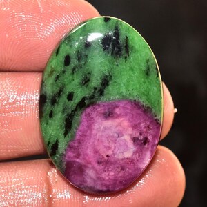 Cabujón de zoisita rubí / Piedra preciosa de zoisita rubí de alta calidad / Forma ovalada / 64,20 ct / 37 x 26 x 5 mm / Piedra preciosa suelta / A-333