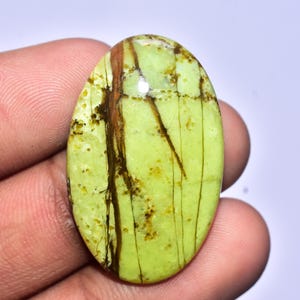 Cabujón de ópalo verde natural / Gema de ópalo verde de alta calidad / Para joyería / Forma ovalada / 25,50 ct. / 33x21x5 mm. / Gema suelta / A-698