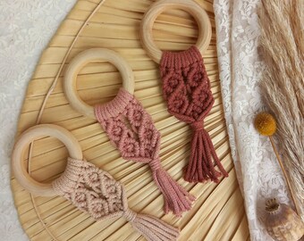 Houten bijtring macrame // wooden teether macrame