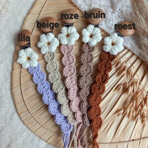 Gehaakt speenkoord met madeliefje //Crochet pacifier clip with daisy flower afbeelding 9