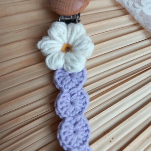 Gehaakt speenkoord met madeliefje //Crochet pacifier clip with daisy flower afbeelding 6