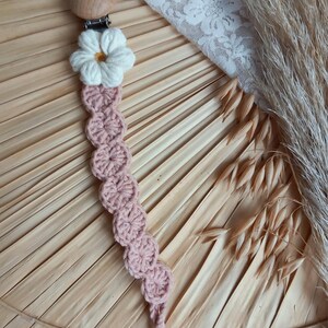 Gehaakt speenkoord met madeliefje //Crochet pacifier clip with daisy flower afbeelding 3