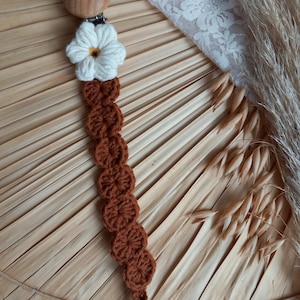 Gehaakt speenkoord met madeliefje //Crochet pacifier clip with daisy flower afbeelding 2