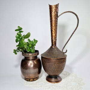 Vintage koperen decoratieve vaas Retro handgemaakte vaas Vintage handgehamerde vaas Vintage koperen modernistische vaas Vintage handgemaakte metalen vaas