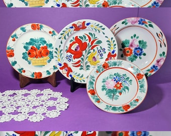 Platos de pared folclóricos húngaros vintage, platos retro pintados a mano, plato decorativo de cocina de hadas de mediados de siglo, platos decorativos folclóricos florales vintage