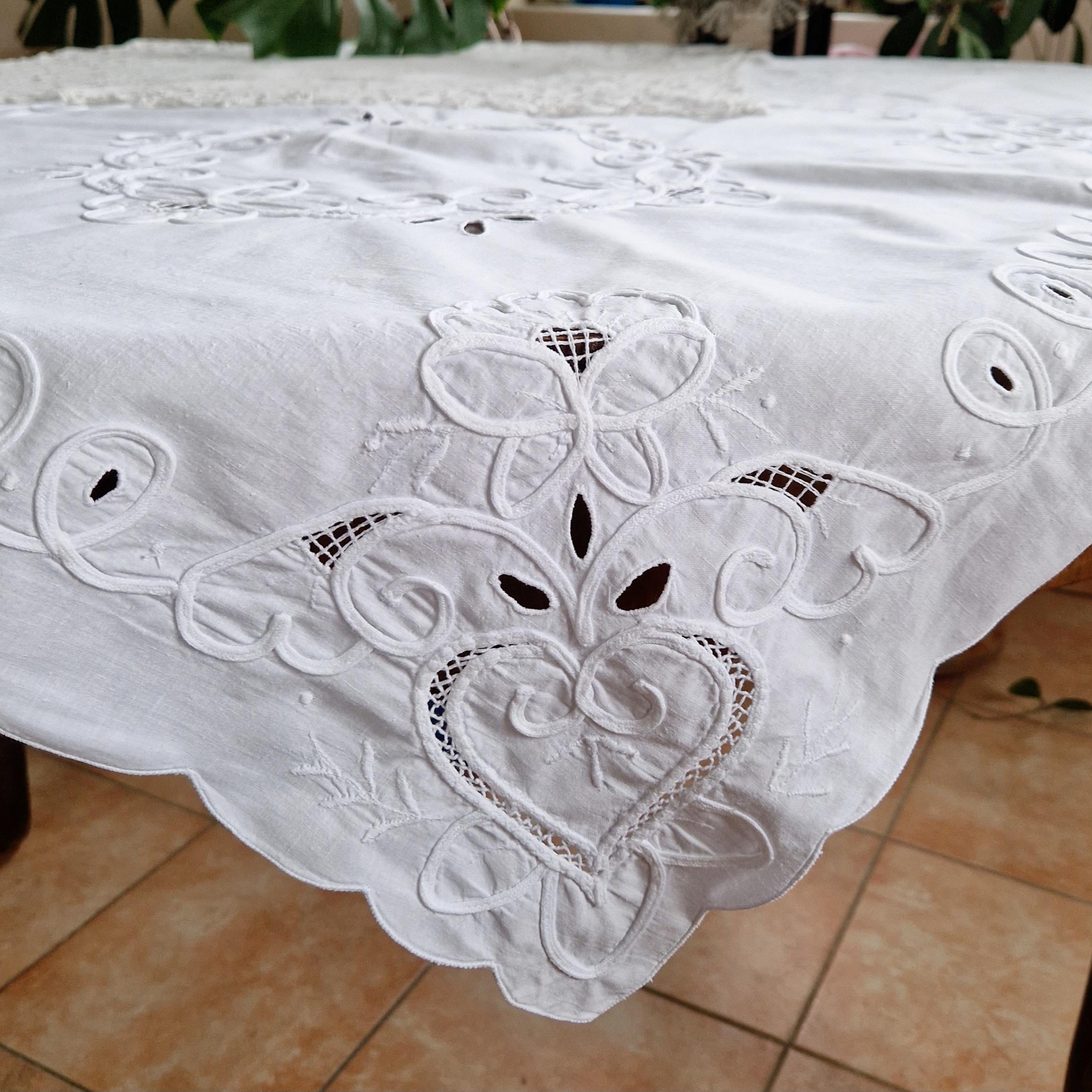 ヴィンテージ花柄手刺繍 リネンテーブルクロス 85cm ヴィンテージ花柄手刺繍 リネンテーブルクロス 85cm ヴィンテージ手