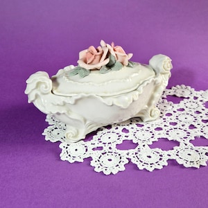 Baroque Porcelain Bonbonier Antique Style Bowl with Roses Vintage Trinket Holder Vintage Porcelain Jewelry Box Vintage Porcelain Candy Box