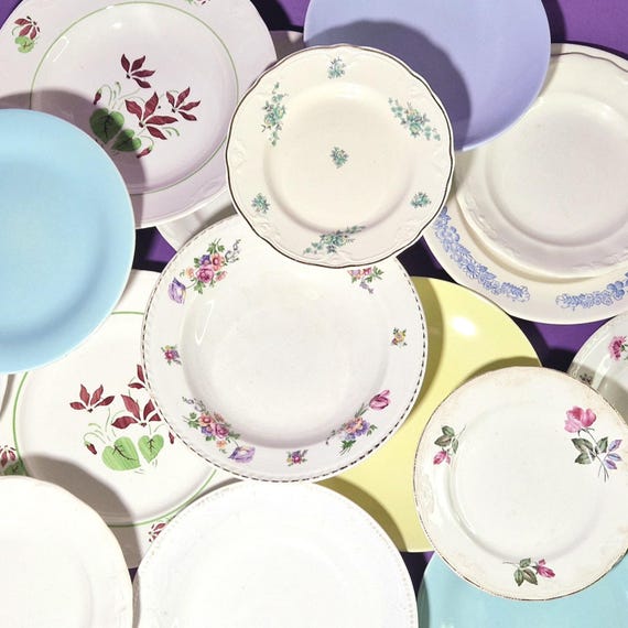 Mismatched Vintage Teller-Set Retro-Motive Vintage Mismatched Teller-Set für Hochzeit Mid-Century Vintage Gránit Mismatched Teller-Set
