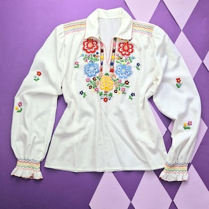 Vintage ungersk traditionell blus med handbroderade blommotiv Vintage ungersk skjortblus för kvinnor Ungersk folkblus