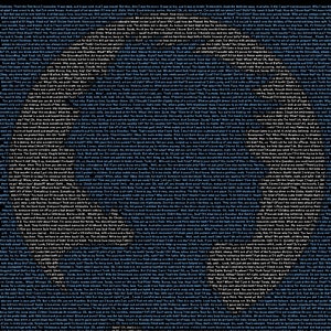 Può includere: Un'immagine in bianco e nero con testo in blu. Il testo è un lungo paragrafo su una conversazione tra due persone. Il testo è in un font da macchina da scrivere ed è centrato sulla pagina.