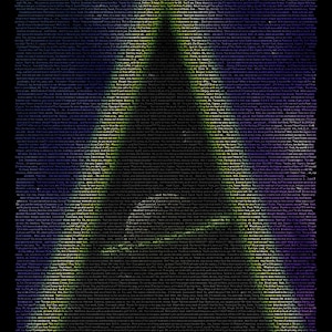 Op de afbeelding: Een driehoekige afbeelding met een donkerpaarse achtergrond en een groene en gele driehoek in het midden. De afbeelding bestaat uit een grote hoeveelheid tekst, die te klein is om te lezen.