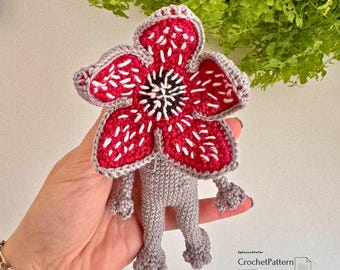 Demonstração do padrão de crochê "A Górgona Mais Estranha", Amigurumi texturizado de ficção científica e fantasia sombria em PDF.