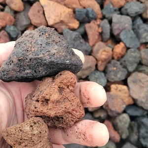 Volcanic Gravel 25-50mm Reddish/Black 25L (15kg)