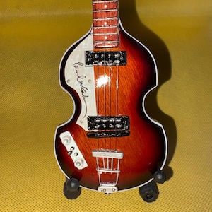 McCartney miniatuurgitaar 25 cm hout, geen plastic