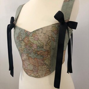 Weltkarte Mieder - Korsett mit Atlas Druck - Ideen für Reisekleidung - Vintage Korsett - Oberteil mit Bögen - Schnürkorsett - Slow Fashion