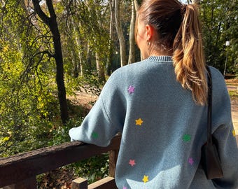 Pull en tricot inspiré des Susuwatari