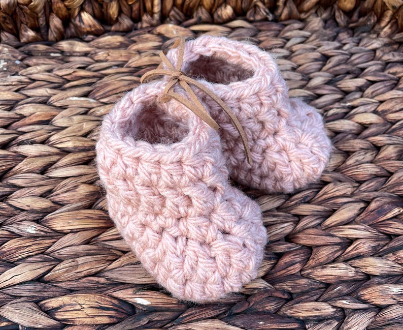 Bottes Bébé Fille Crochetées Main – Lavande Et Marron – Fait Main Aux États-Unis, Occasion Très Bon état