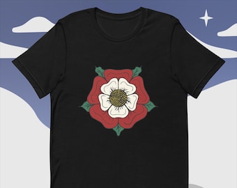 Puede incluir: Camiseta negra con un gráfico de rosa Tudor roja, blanca y verde.