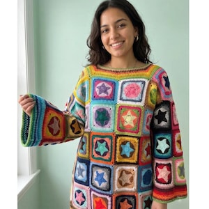 Cardigan all'uncinetto a quadrati con stelle e motivo "Nonna Stella", maglione patchwork colorato, giacca boho retrò anni '70, maglione hippie fatto a mano, regalo per la festa della mamma