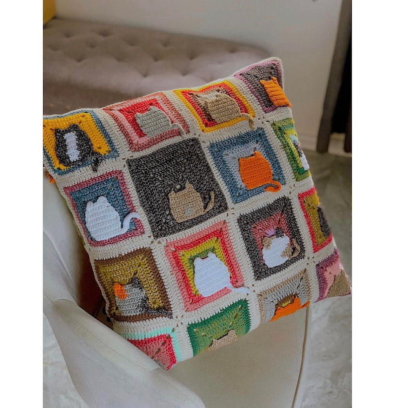 Pillow cover ONLY, Decorative pillow, Handmade crochet cat pillow, granny square pillow, Decor Chic Accents Couch Sofa, mother day gift zdjęcie 4