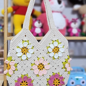 Grand sac fourre-tout, sac carré grand-mère au crochet, sac à bandoulière fait main, sac d'été à fleurs roses, cadeau pour femme, cadeau de fête des mères image 4