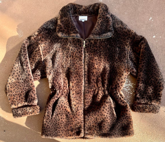 Vintage 1970s Leopard Pattern Faux Fur Coat, Size… - image 2