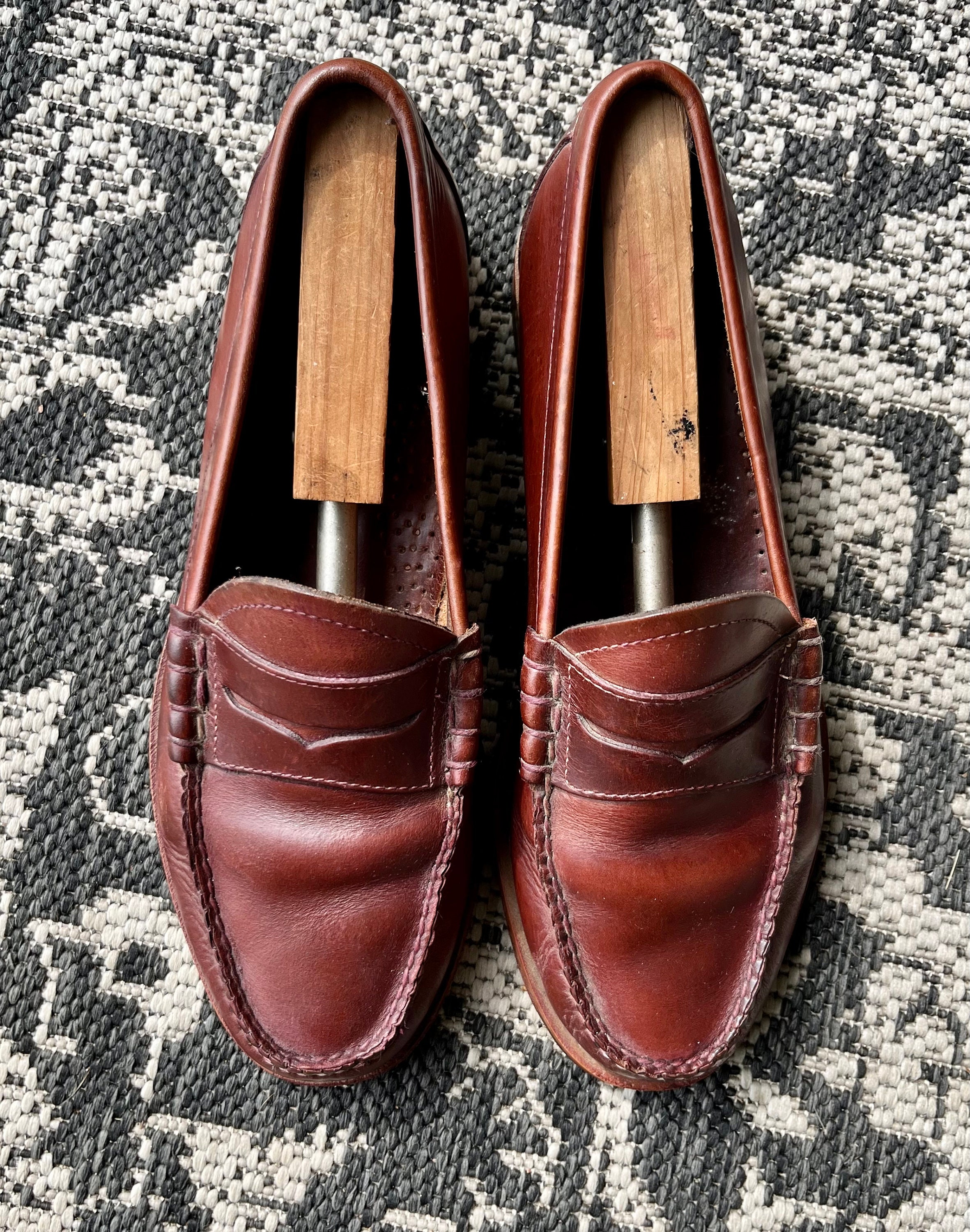 Vintage G.H. Bass & Co. Weejun Brown Leather Penny Loafers  display picture 2