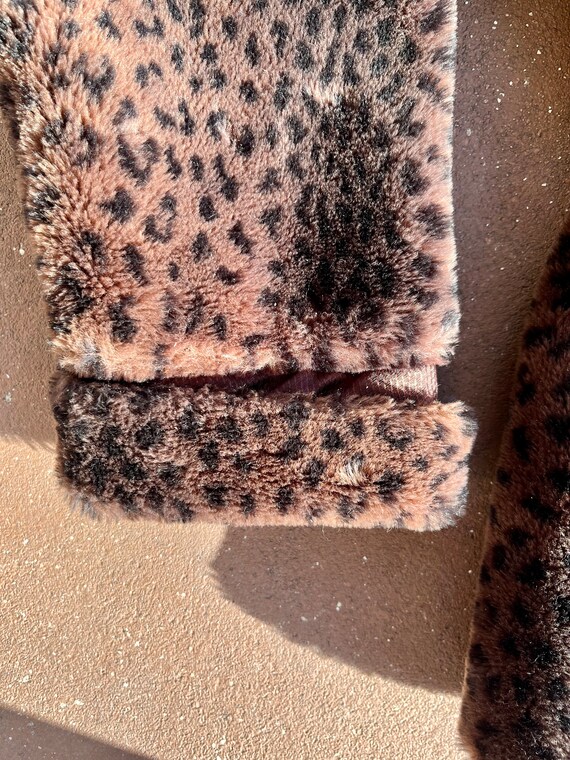 Vintage 1970s Leopard Pattern Faux Fur Coat, Size… - image 9