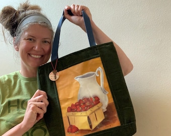 Bolsa de mano con diseño de fresa y crema