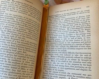 Customizeable knitting needle bookmarks