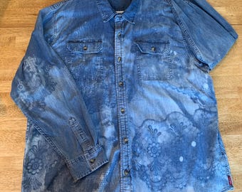 Camisa vaquera desteñida talla 2XL con encaje y diseños desteñidos