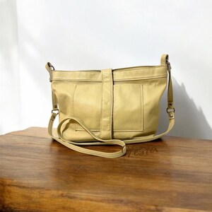 Bolso bandolera de piel color crema