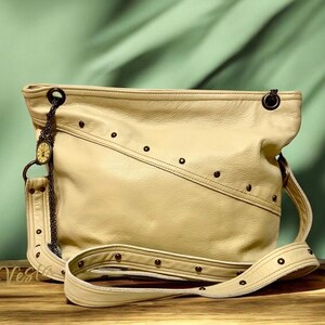 Bandolera de piel color crema