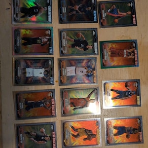 Vente spéciale !!! 18 cartes de basket-ball Topps chromées 2025.  4,00 chacun ou les 18 pour 60,00.  Tony Parker, DaRon Holmes II, Carmelo et 15 autres personnes