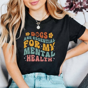 Psy są niezbędne dla mojego zdrowia psychicznego Unisex Koszulka z krótkim rękawem | Koszulka dla mamy psa | Osoba wyprowadzająca psa | Opiekunka do psa | Prezent dla mamy psa