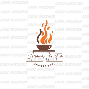 Könnte beinhalten: Ein Logo mit einer braunen Kaffeetasse und Flammen darüber. Der Text "Aroma Junction" ist in einer Schreibschrift geschrieben, darunter steht "SAMPLE TEXT". Der Hintergrund ist weiß mit einem sich wiederholenden Muster des Wortes "LOGO WIZZARD".
