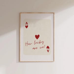 Quanto siamo fortunati? Arte murale trendy con asso di cuori rosso, arte murale retrò con te fortunato, Y2K, decorazione per dormitorio, poster con carte da gioco, stampa estetica alla moda, blu