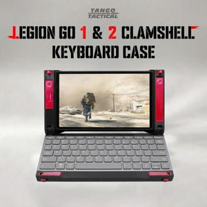 Könnte beinhalten: Ein schwarz-rotes Clamshell-Tastaturgehäuse für das Legion Go 1 & 2 Gaming-Gerät. Das Gehäuse verfügt über eine integrierte graue QWERTY-Tastatur und einen Bildschirm, der eine Videospielszene mit einer Figur in einer staubigen Umgebung zeigt.