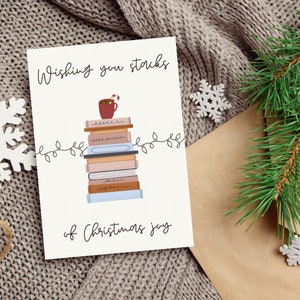 Kerstkaart: stapels kerstvreugde, leesgrage kerstkaart voor boekenliefhebbers
