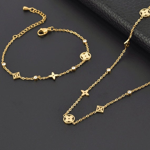 Gold clover deals charm