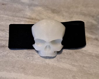 Scull Barrette 3D printed and perfect for Halloween Glows in the dark