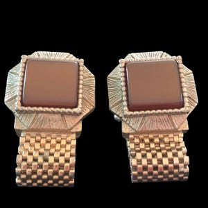 Brown &quot;stone&quot; in octagon setting, gold tone, wraparound cufflinks