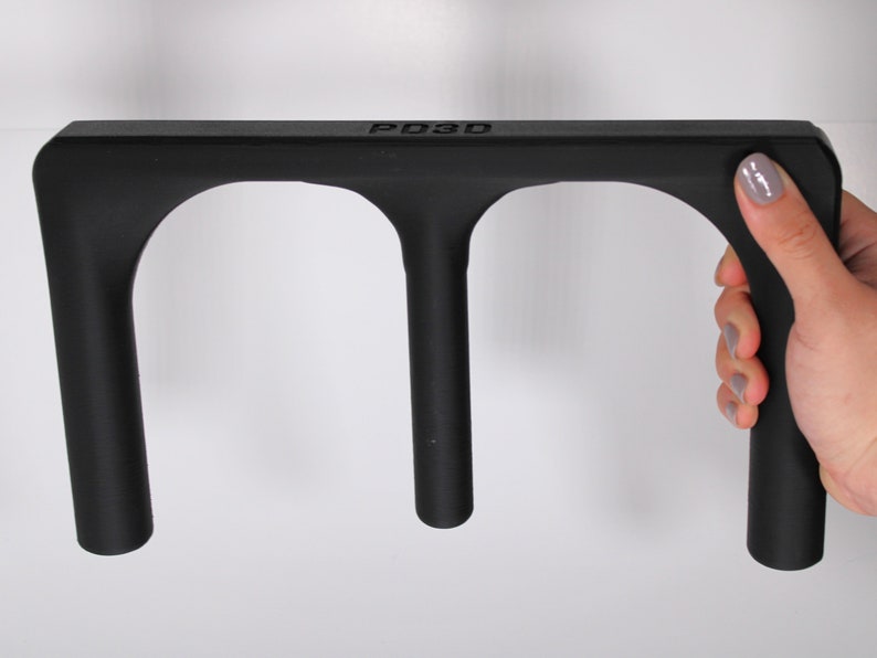 May include: Black plastic handle with three vertical openings. The handle is labelled "PD3D".