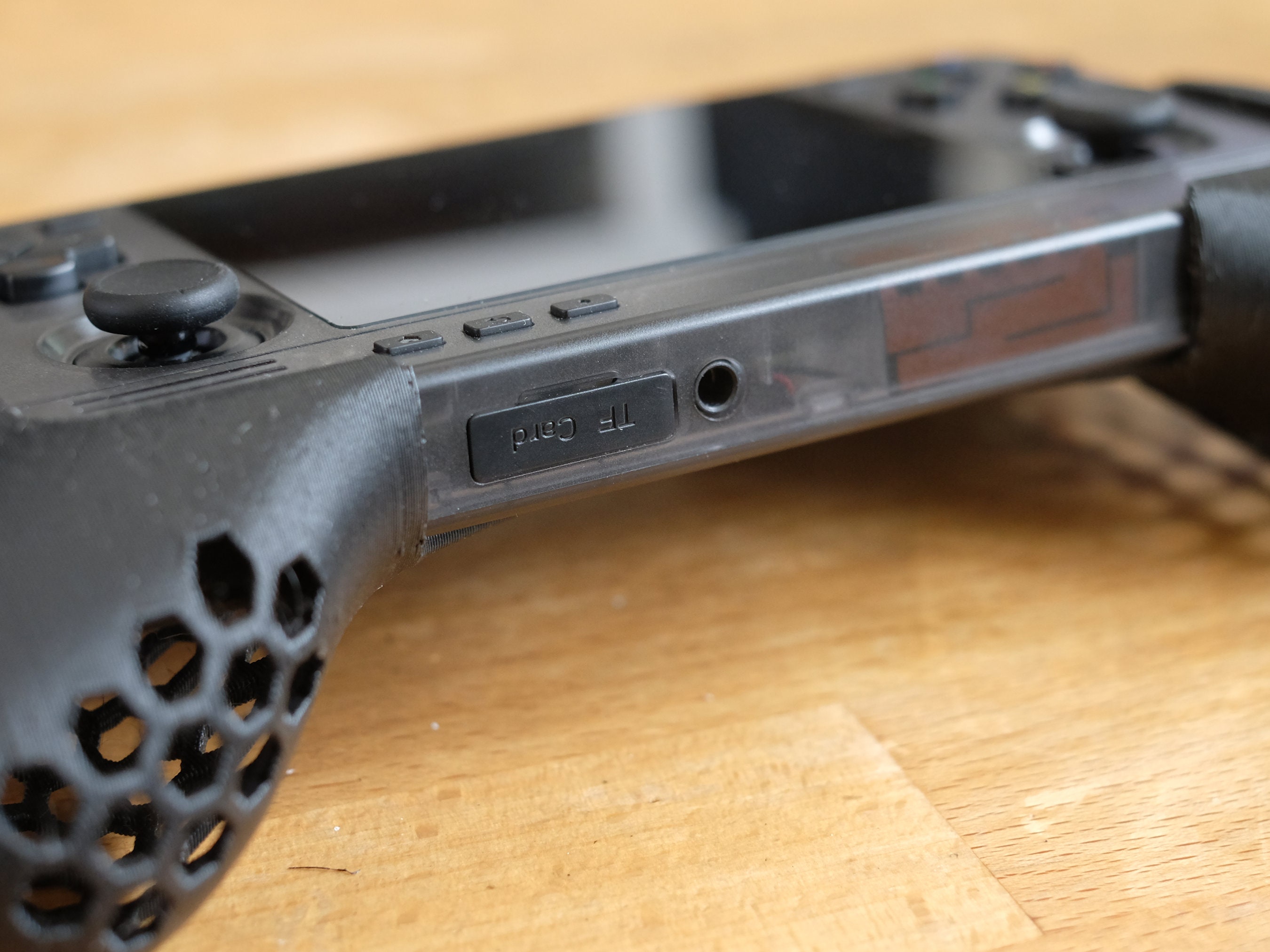 Retroid Pocket 2S フルグリップ (エアレーション) – 3D