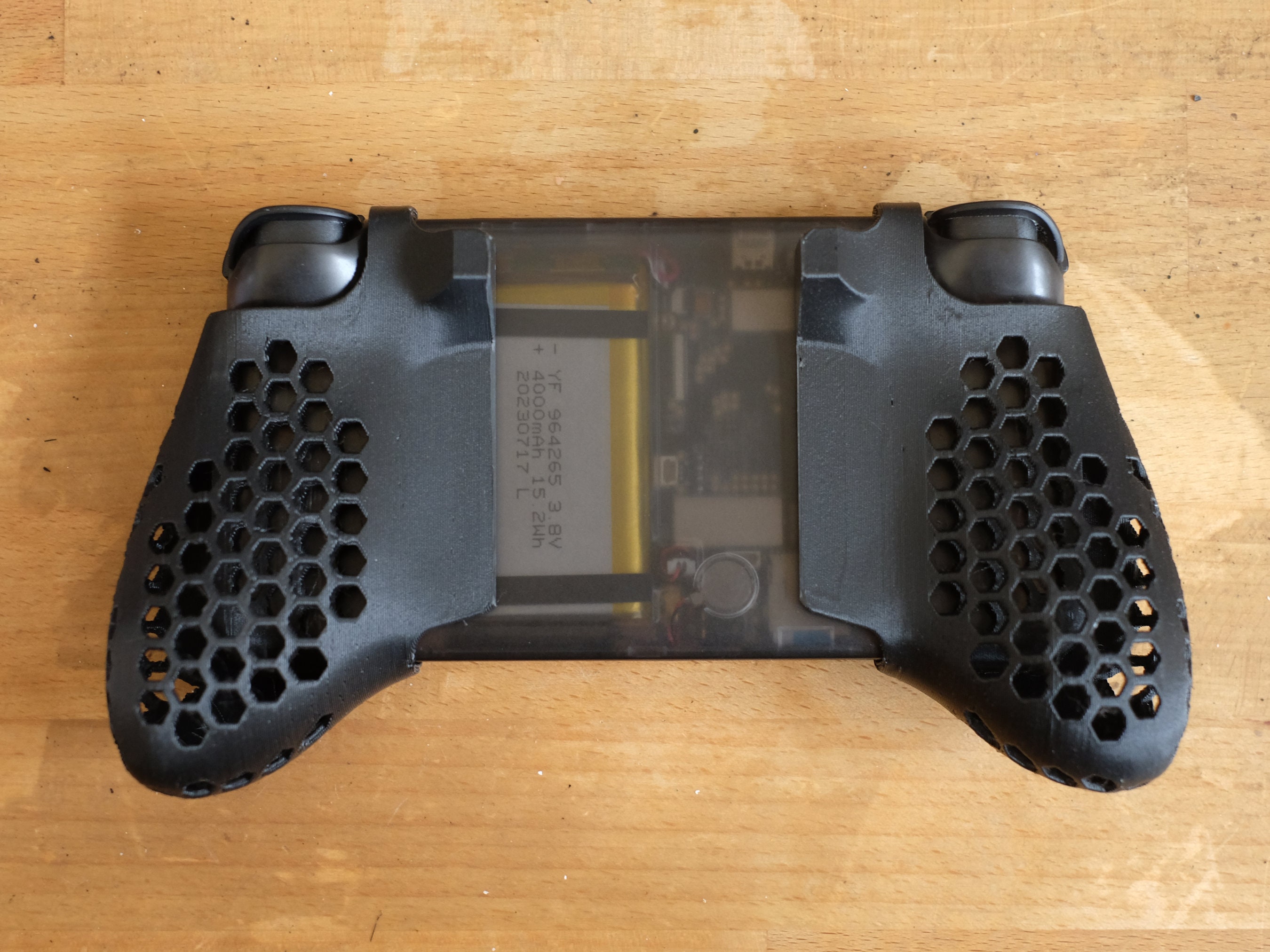 Retroid Pocket 2S フルグリップ (エアレーション) – 3D