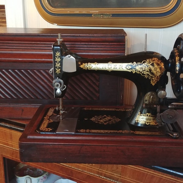 Singer 28K 1900, Hand Crank Sewing Machine w/Case
