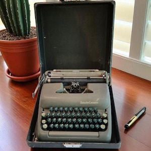 Smith Corona Sterling Typewriter With Case 1949/50