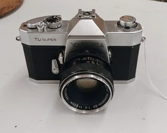 Cámara Yashica TL Super 35 mm con lente Yashicon automática de 50 mm F2, década de 1960