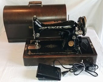 Singer 99/99K Portable Sewing Machine with Bentwood Case c1929